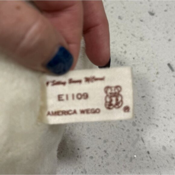 America Wego Vintage Sitting Bunny With Carrot 11.5" E1 109 Side Facing Easter - Picture 5 of 7